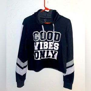 📚BACK TO SCHOOL SALE!✏️ Rue21 GOOD VIBES ONLY black cropped hoodie. Super cute